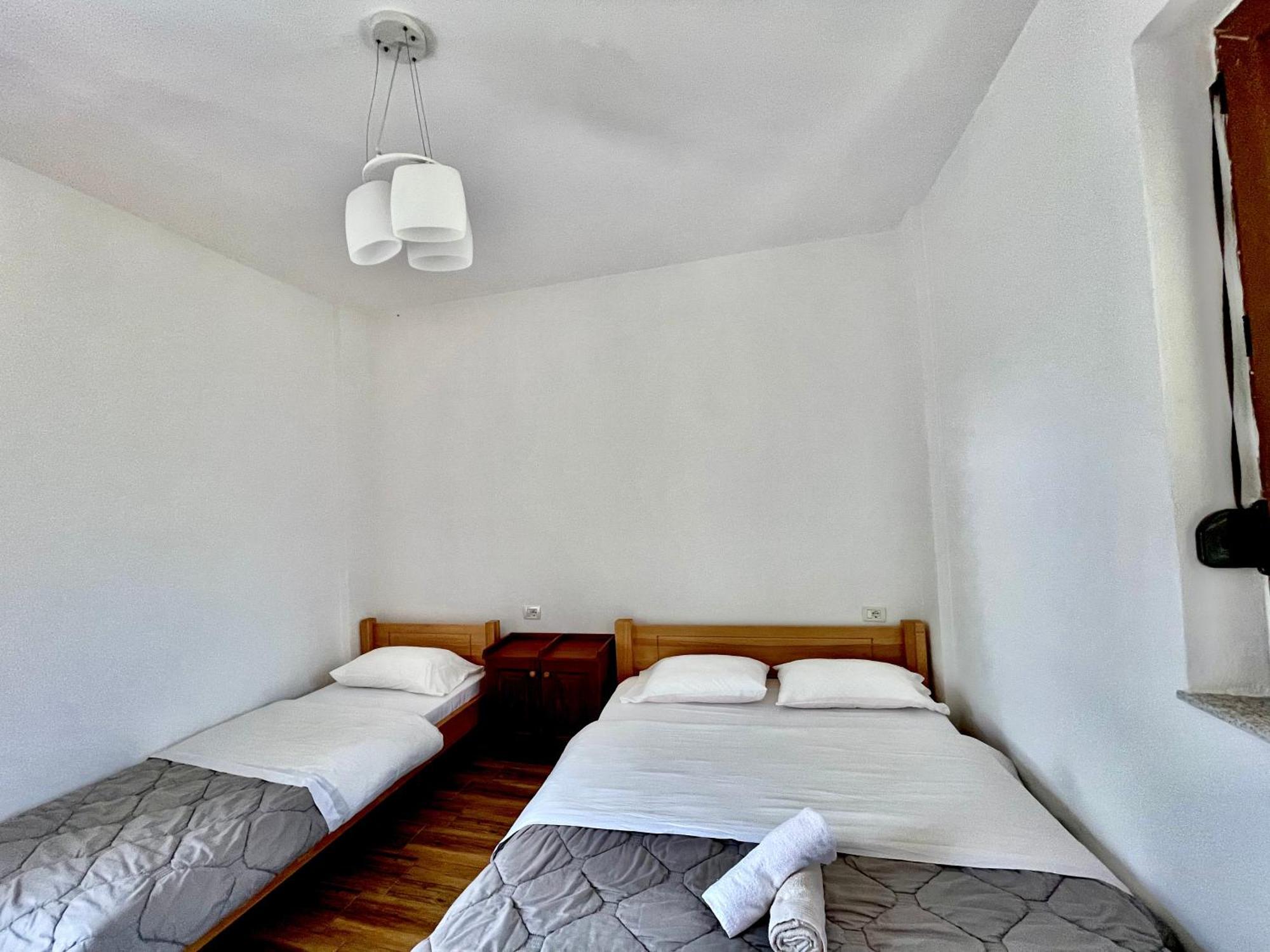 Lazer Cardaku Guesthouse Valbone Eksteriør bilde